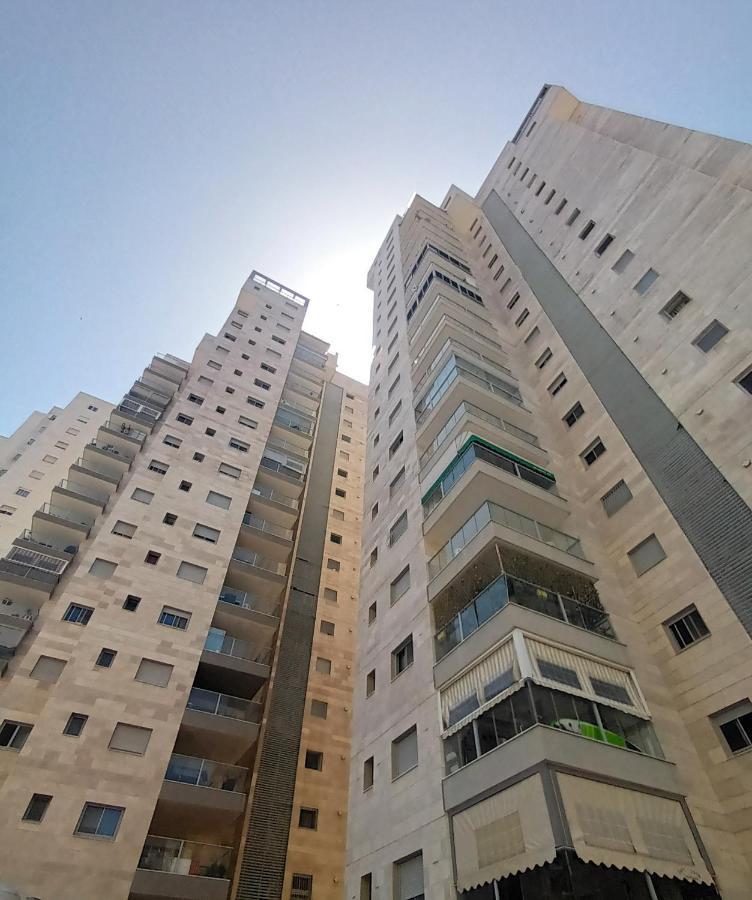 אשקלון Beach Suite Israel 5rm Jacuzzi Spa Vacation Rental Apartment דירת נופש צימר 5חד על הים גקוזי ספא וחדר כושר מראה חיצוני תמונה